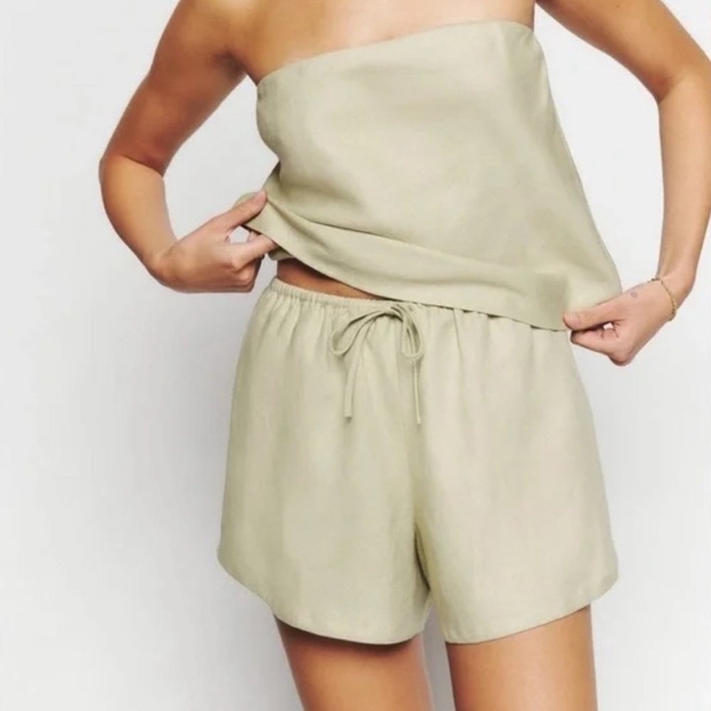 Reformation Zoey Linen Short in Herb Size M
